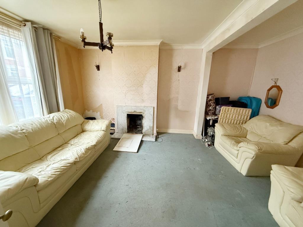 Lot: 111 - ESTABLISHED FOUR-BEDROOM TERRACE HOUSE FOR IMPROVEMENT - Living room with Window to the front